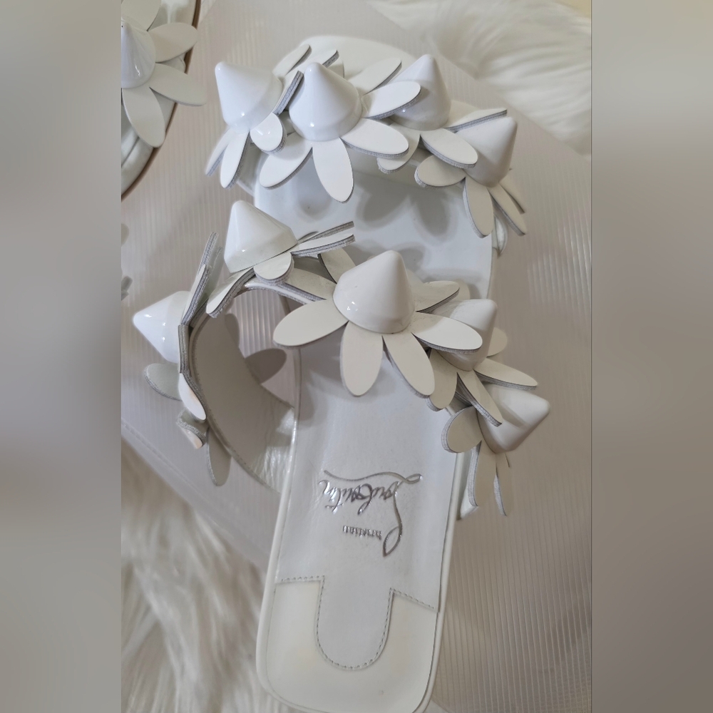 ❌SOLD❌ 🤍Christian Louboutin Daisyna🤍 - Picture 5 of 13